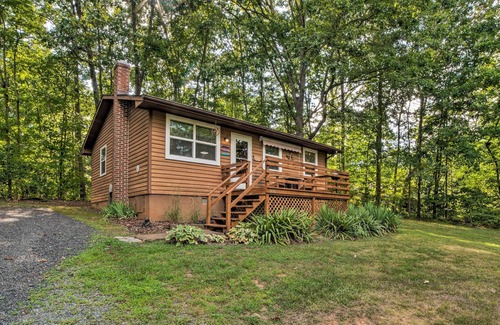 Quinque Casa | Cozy Home w/ Deck 9 Mi to Shenandoah National Park