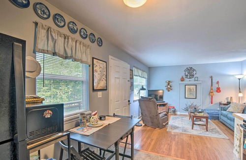 Quinque Casa | Cozy Home w/ Deck 9 Mi to Shenandoah National Park