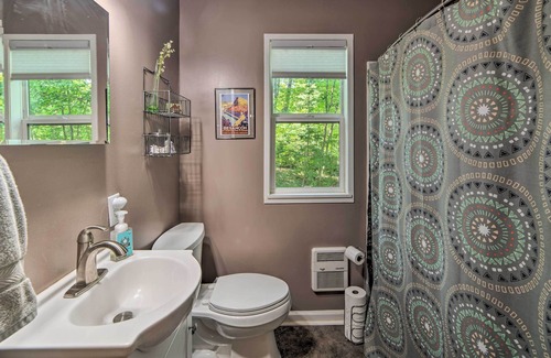 Quinque Casa | Cozy Home w/ Deck 9 Mi to Shenandoah National Park