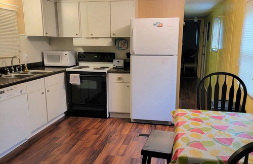 White Lake Casa | Cozy home w/ easy walk to lake