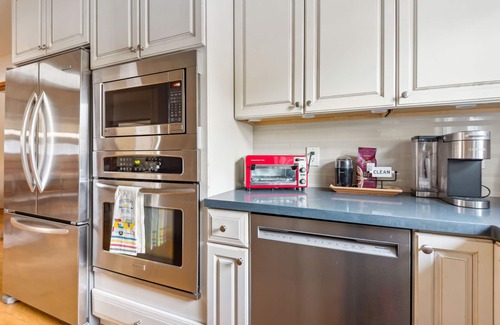 Castro Valley Casa | Cozy home w/firepit, close to great hiking trails, wineries + San Francisco Bay
