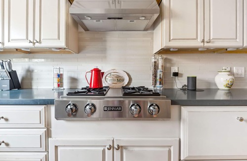 Castro Valley Casa | Cozy home w/firepit, close to great hiking trails, wineries + San Francisco Bay