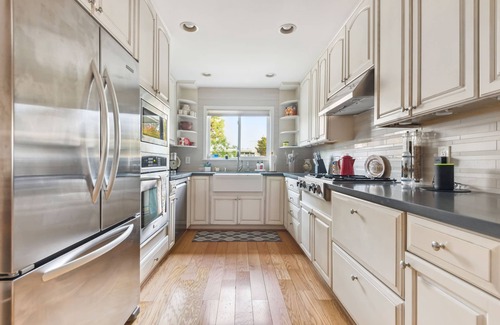 Castro Valley Casa | Cozy home w/firepit, close to great hiking trails, wineries + San Francisco Bay