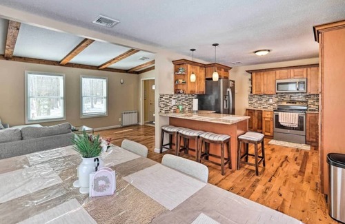 Long Pond Cabina | Cozy Home w/ Game room Poconos! camelback Kalahari