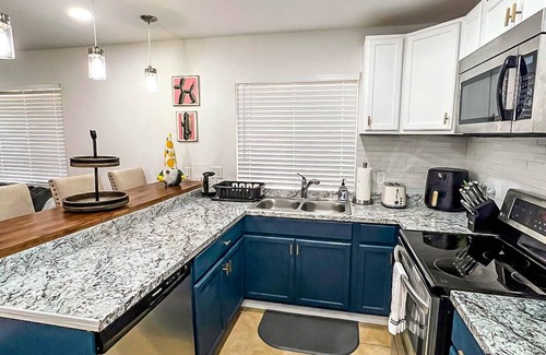 Downtown Phoenix Casa | Cozy Home w/Yard & Outdoor Kitchen 5 min. Drive to Downtown & Airport