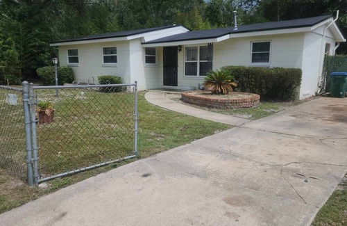 Northside Casa | Cozy home with a backyard oasis!