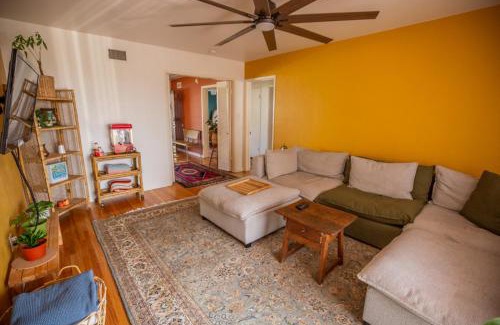 Oak Park Casa | Cozy Home with Downtown View