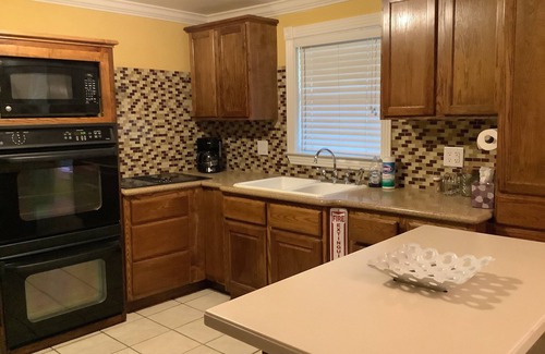 Schulenburg Casa | Cozy home with great landscaping and cute decor!