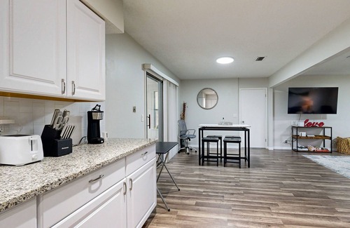 Riverview Casa | Cozy home with large patio, sun room, private W/D, central AC, and WiFi