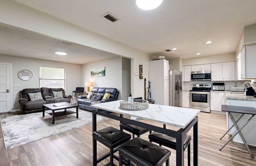 Riverview Casa | Cozy home with large patio, sun room, private W/D, central AC, and WiFi