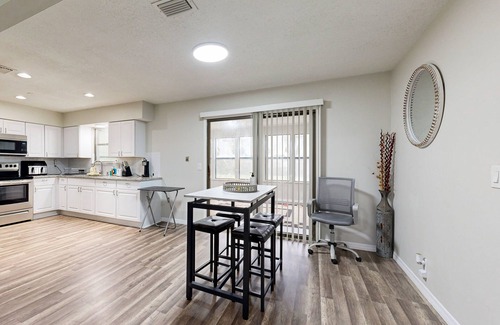 Riverview Casa | Cozy home with large patio, sun room, private W/D, central AC, and WiFi