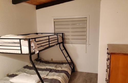 Willow Creek Casa | Cozy home with pool, next to golf course, 5 min from the river