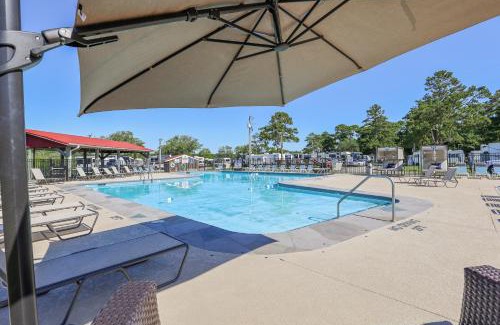 Holly Ridge Complejo | Cozy Home with Pool Access in Surf City