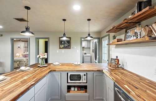 New Braunfels Casa | Cozy home with private W/D, deck - near Guadalupe and Comal Rivers