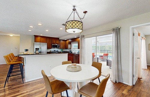 Bradenton Casa | Cozy home with private pool, lanai, and washer & dryer