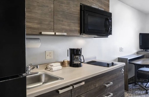 Pooler Casa | Cozy Hotel w/In-Room Kitchen, Free Parking, Pet-Friendly, Near Savannah Airport