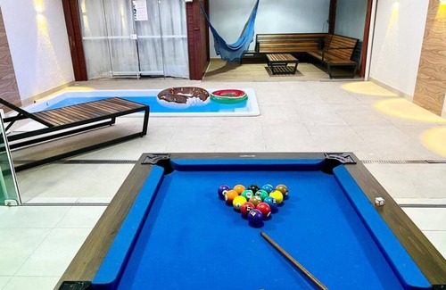 Meia Praia Casa | Cozy House with Heated Pool, Beach 180m away, Billiards, Beto Carrero