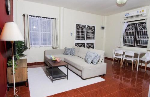 Phra Khanong Nuea Casa | Cozy House 2BR BTS Ekkamai