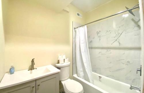 Newbold Casa | Cozy House at South Philly New Bold