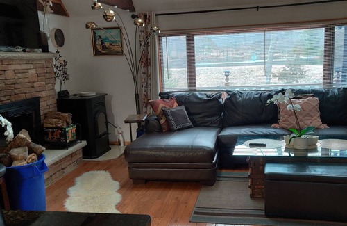 Dingmans Ferry Casa | Cozy house by the lake