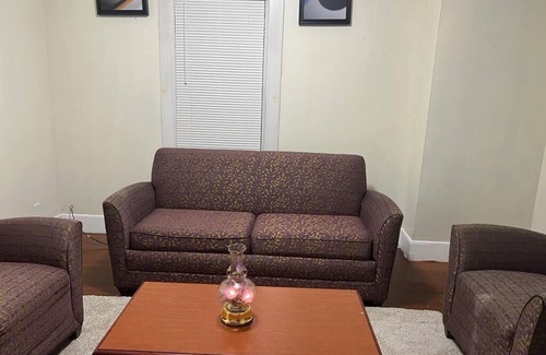 South Lowell Casa | Cozy house close to Lowell General Hospital and UMass.