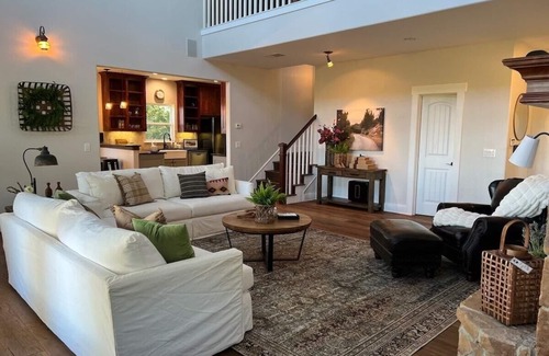 Muenster Casa | Cozy house close to wineries; hot tub; amazing views of Red River Valley