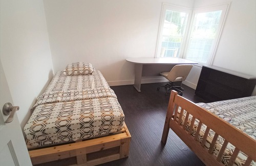 Lower Bal Casa | Cozy house in a nice neighborhood and near shops and transportations