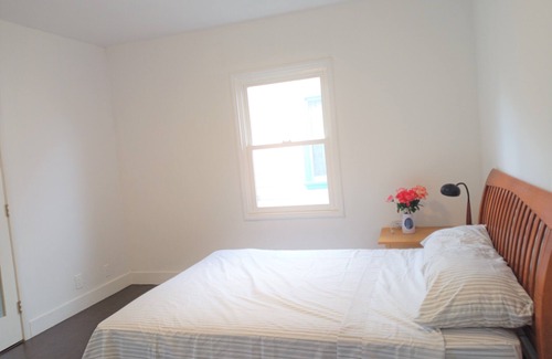 Lower Bal Casa | Cozy house in a nice neighborhood and near shops and transportations