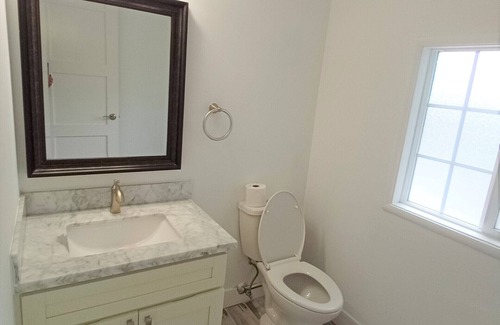 Lower Bal Casa | Cozy house in a nice neighborhood and near shops and transportations