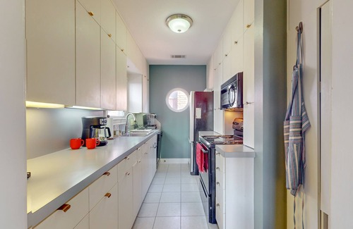 Boulevard Oaks Casa | Cozy house in central Houston with living room, WIFI and balcony