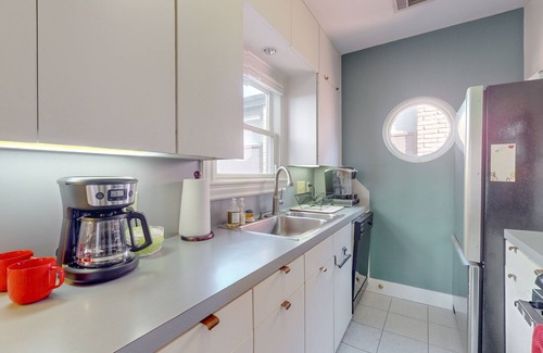 Boulevard Oaks Casa | Cozy house in central Houston with living room, WIFI and balcony