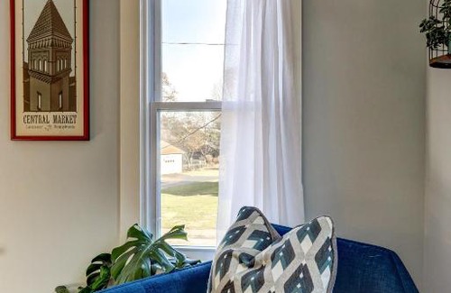 East Petersburg Apartamento | Cozy House in East Petersburg ~ with Sunroom!