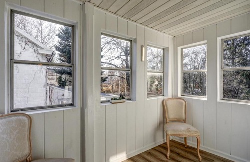 East Petersburg Apartamento | Cozy House in East Petersburg ~ with Sunroom!