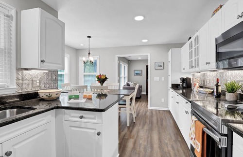 Wilmington Casa | Cozy house in established neighborhood. Recently remodeled. Centrally located.
