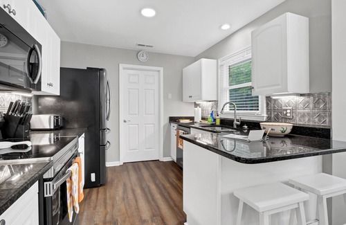 Wilmington Casa | Cozy house in established neighborhood. Recently remodeled. Centrally located.