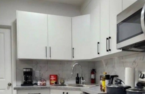 Northwest Edmonton Casa | Cozy house in lovely Edmonton with spacious office and fast WiFi