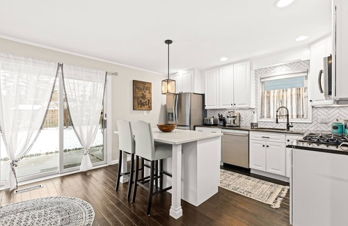 Royal Oak Casa | Cozy house in the most desirable neighborhood in Royal oak!