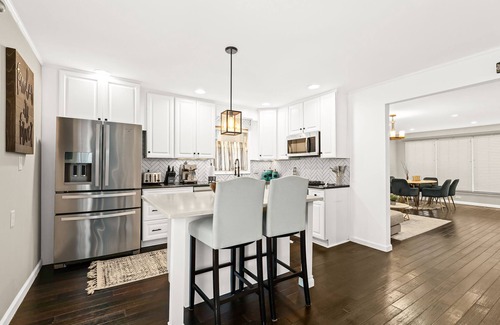 Royal Oak Casa | Cozy house in the most desirable neighborhood in Royal oak!