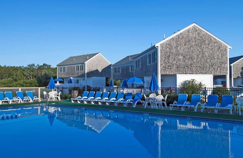 West Yarmouth Apartamento | Cozy House in Waterfront Resort w/ Private Beach & Ocean-View Pool