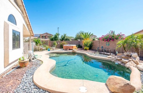 Goodyear Casa | Cozy house near I-10, pool heater, hot tub, BBQ