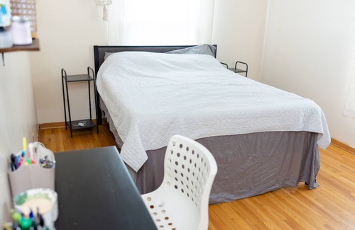 East Bloomington Casa | cozy house, next to Mall of America. free Wi-Fi