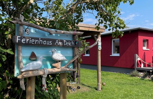 Ummanz Casa | Cozy "house on the dike" with a large garden invites you to relax