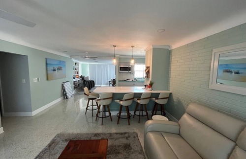 Belle Vista Casa | Cozy house one mile from the beach with private heated pool