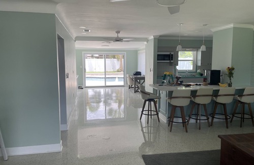 Belle Vista Casa | Cozy house one mile from the beach with private heated pool