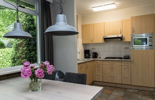 Bisselt Casa | Acogedora casa con chimenea en un parque de vacaciones en un espacio natural