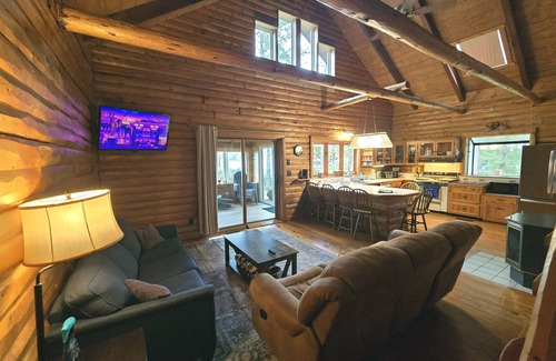 Oriental Casa | Cozy house with deep water private dock
