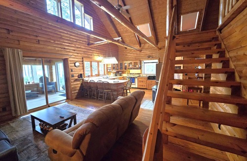Oriental Casa | Cozy house with deep water private dock
