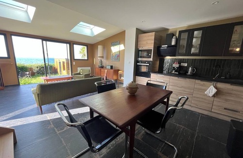 Fermanville Cabaña | Cozy house with garden and direct sea access