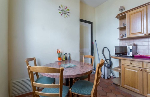 Parilly Casa | Casa + jardín con barbacoa, hamacas, estacionamiento seguro, zona tranquila, metro 2min