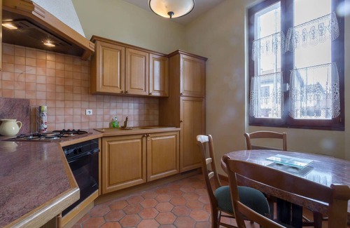 Parilly Casa | Casa + jardín con barbacoa, hamacas, estacionamiento seguro, zona tranquila, metro 2min